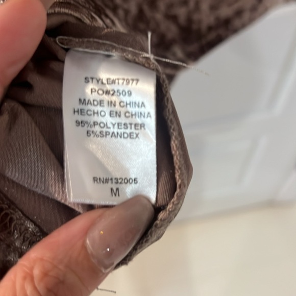 Entro Velvet Top - Picture 4 of 4